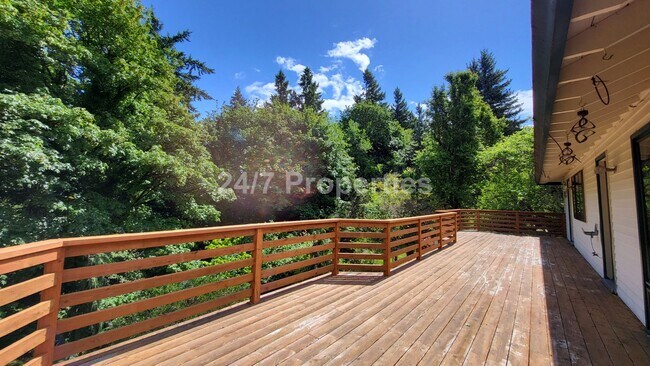 Building Photo - Beautiful 4 BD | 2.5 BA w/ Large Deck and ...