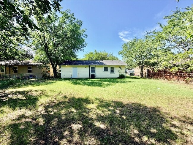 Building Photo - 712 Juno Ln
