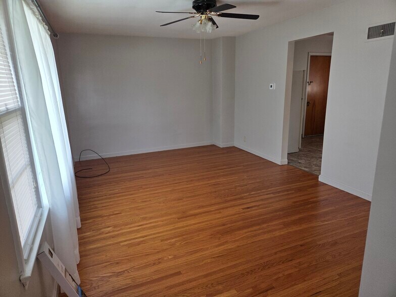 Living room - 420 Muth Rd