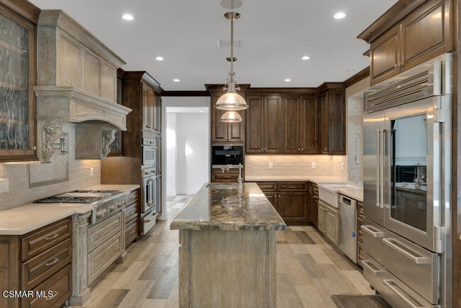 Building Photo - 525 Aqueduct Ct