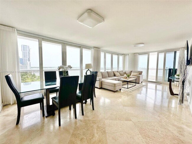 Building Photo - 1717 N Bayshore Dr