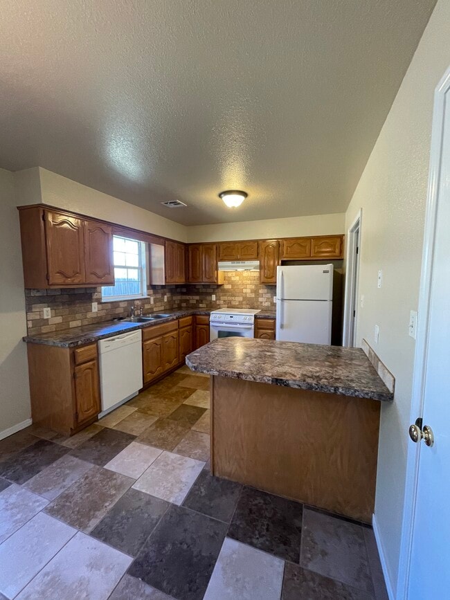 Building Photo - 9395 Sprucewood