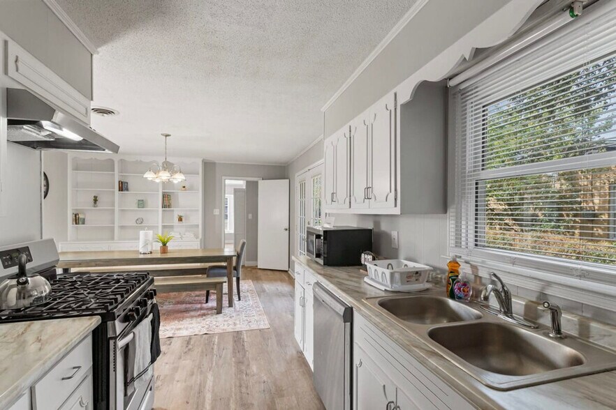 Building Photo - 1217 Woodbridge Dr
