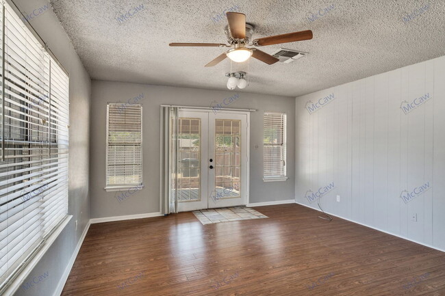 Building Photo - 5117 Bahama Dr