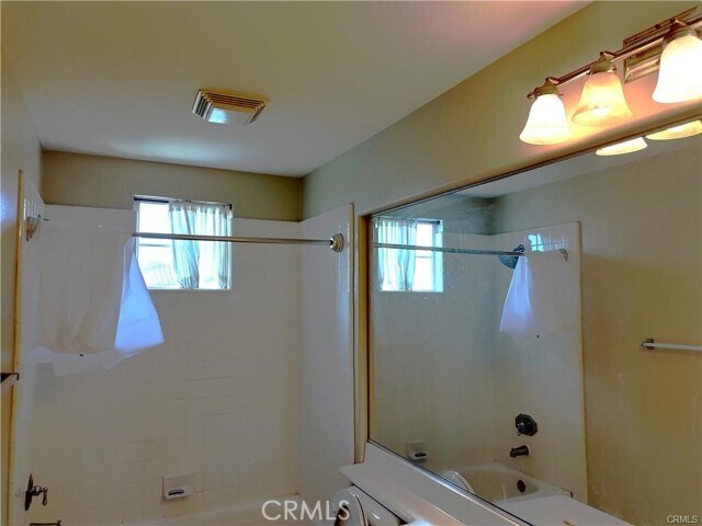 Building Photo - 47 Straw Flower