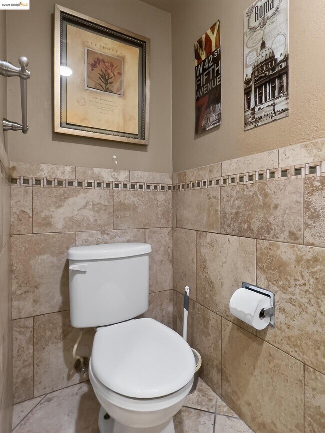 Building Photo - 2322 Peachtree Cir