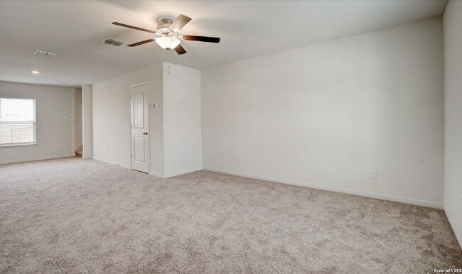 Building Photo - Three Bedroom Home in Converse
