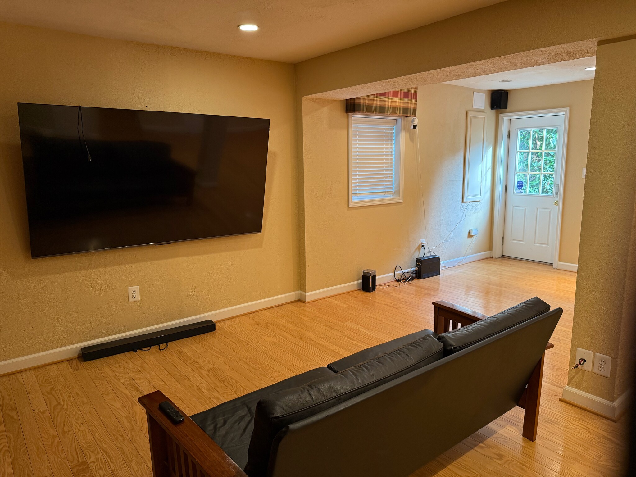 Building Photo - 10225 Tamarack Dr