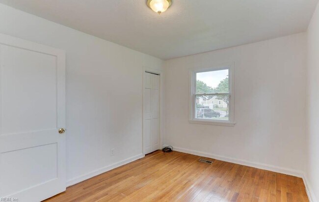 Building Photo - 7725 Fayver Ave