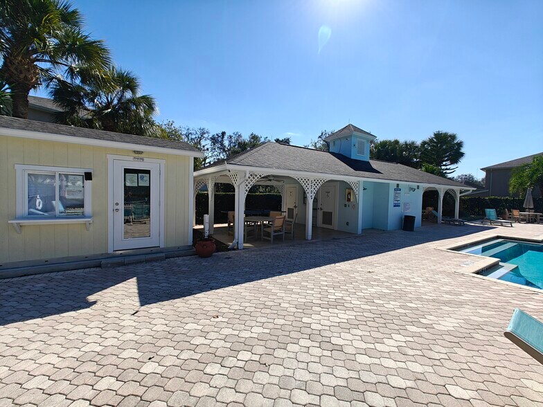 Building Photo - 5864 Fishhawk Ridge Dr