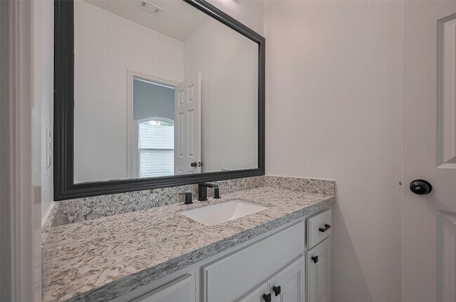 Building Photo - 11826 Legend Manor Dr