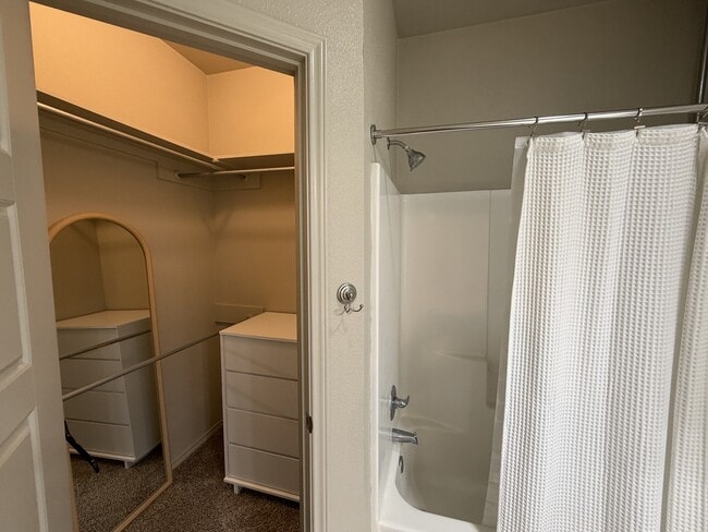 Building Photo - 2111 10th St