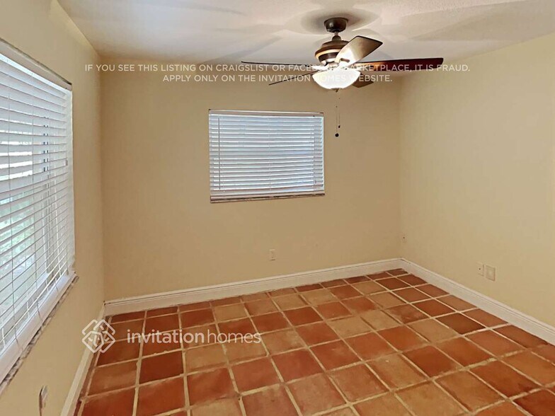 Building Photo - 4885 Alfresco St