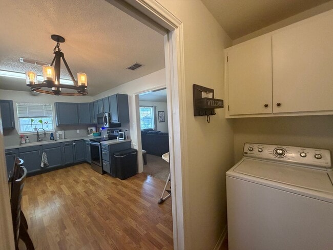 Building Photo - 3BED/2BATH/1 CAR GARAGE: AVAILABLE JUNE 15TH IN LISD!!
