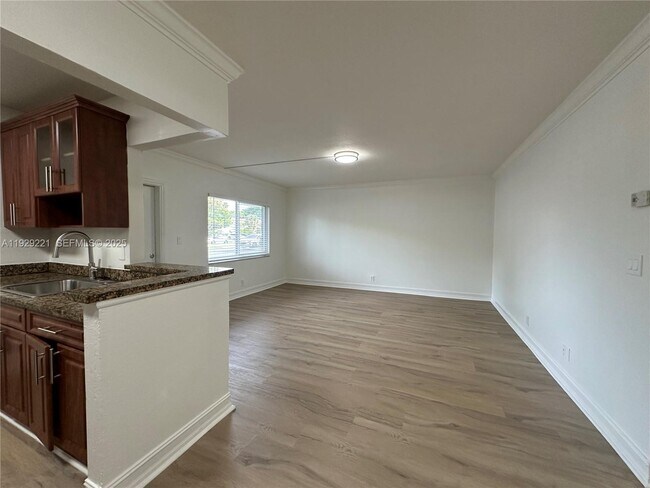 Building Photo - 1400 NE 56th St