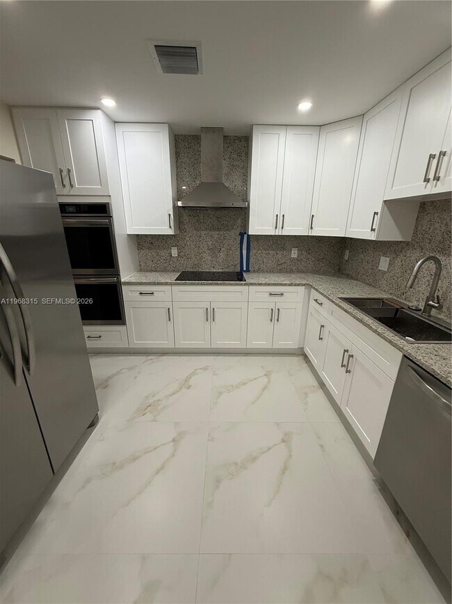 Building Photo - 951 NE 50th Ct