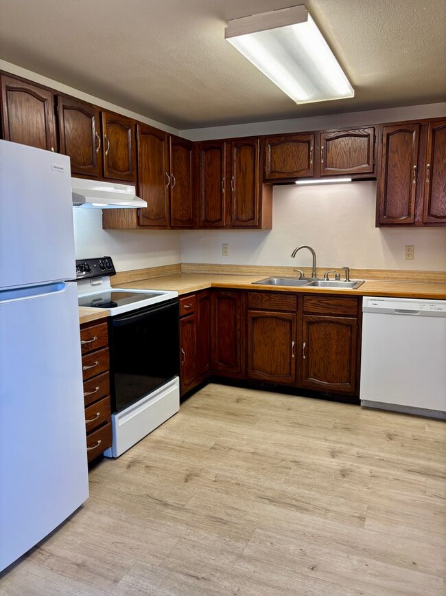 Building Photo - 3 Bed 1 Bath Single Family Home Located in East Helena!