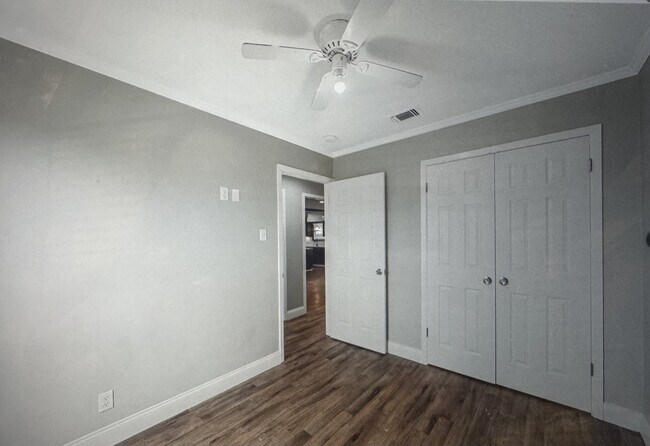 Building Photo - 928 Duty Ave