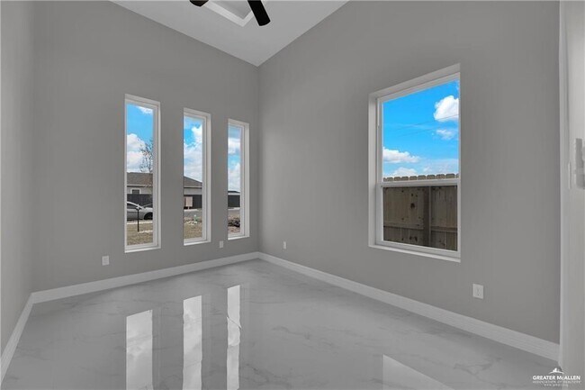 Building Photo - 14 E Olympia Ave