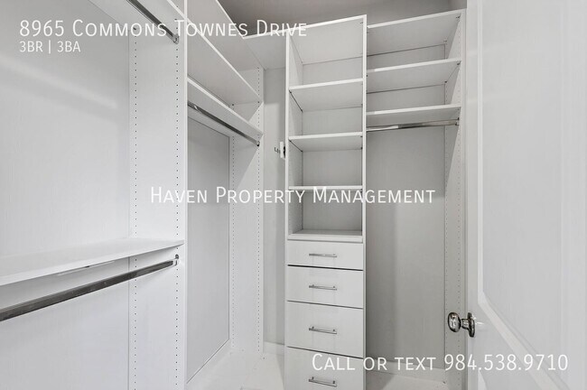 Building Photo - 8965 Commons Townes Dr