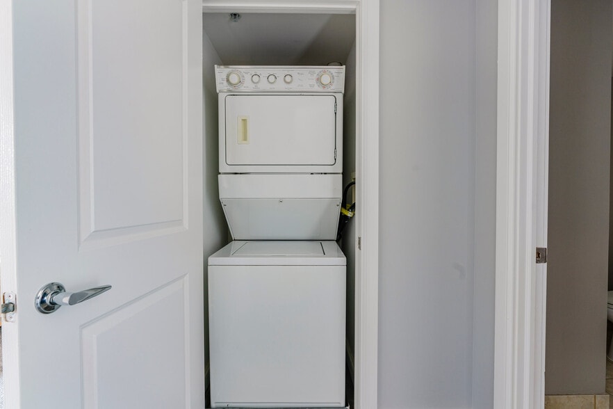 Building Photo - 4835 Cordell Ave