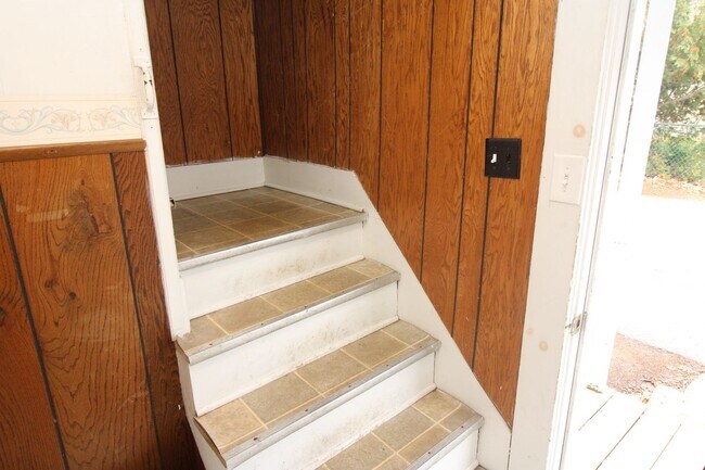 Building Photo - 6 Smith Ct