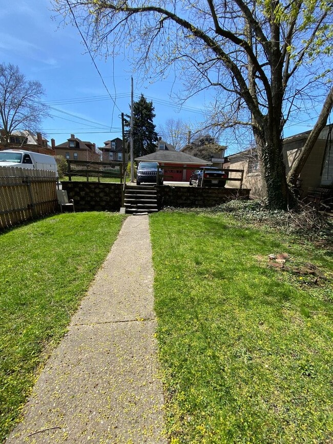 Building Photo - 431 Forest Ave