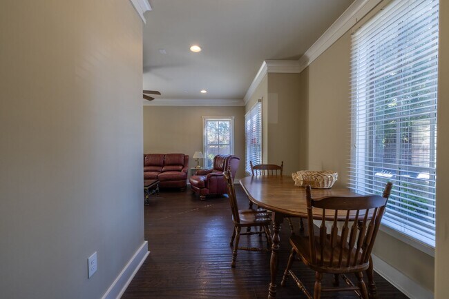 Building Photo - 101 West Ln