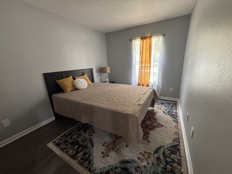 Primary Photo - 437 Fort Drum Ct