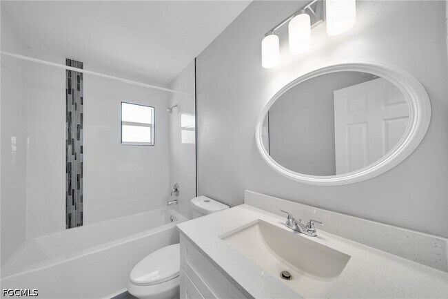 Building Photo - 15 SE 24th Ave