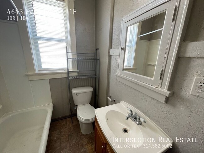 Building Photo - Charming 1-Bedroom Apartment with Fenced Y...