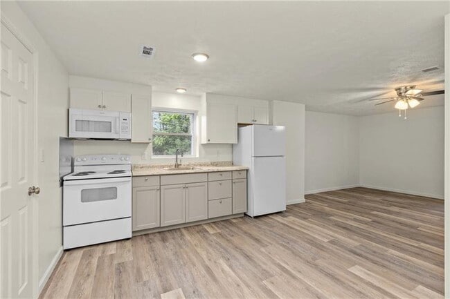 Building Photo - 390 US-30