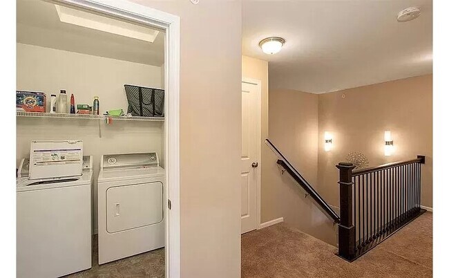 Building Photo - 456 Churchill Dr