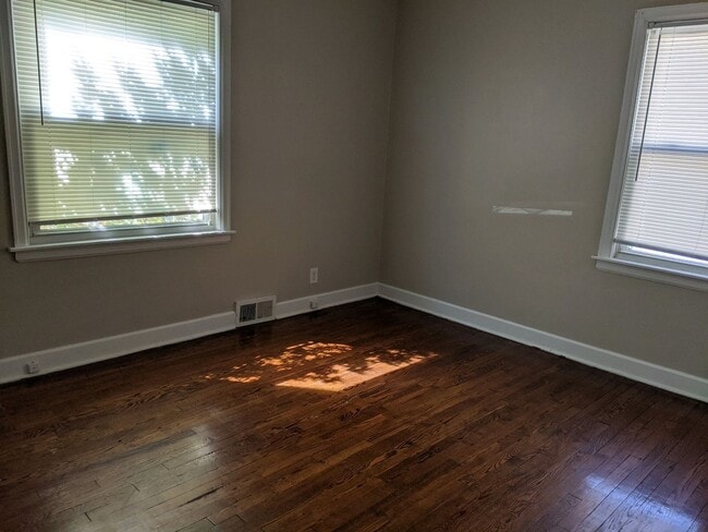 Building Photo - 3 bedroom home