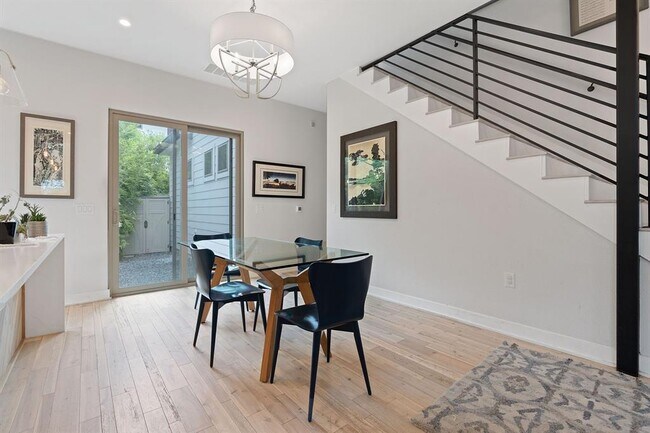 Building Photo - 2711 Willow St