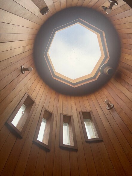 Building Photo - 2901 SE Oaks Park Way