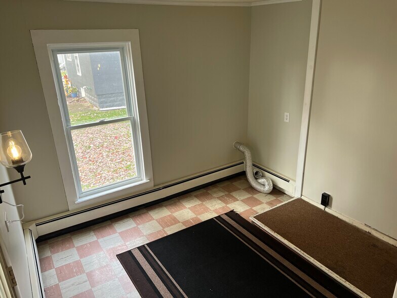 Building Photo - 420 William St