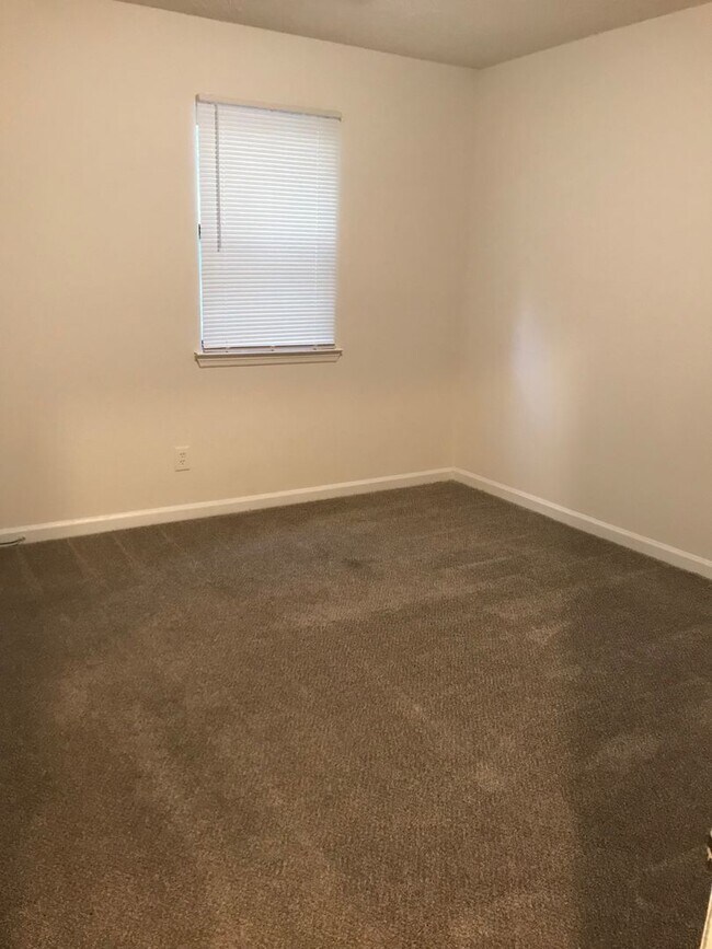 Building Photo - 8812 8814 Ridgemore Court