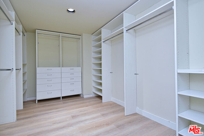 Building Photo - 1701 N Beverly Dr