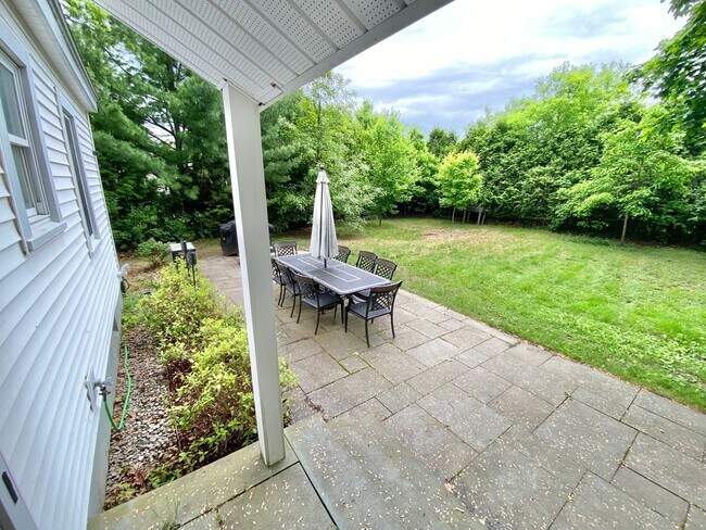Building Photo - 4 Bedroom Home in South Burlington VT Avai...