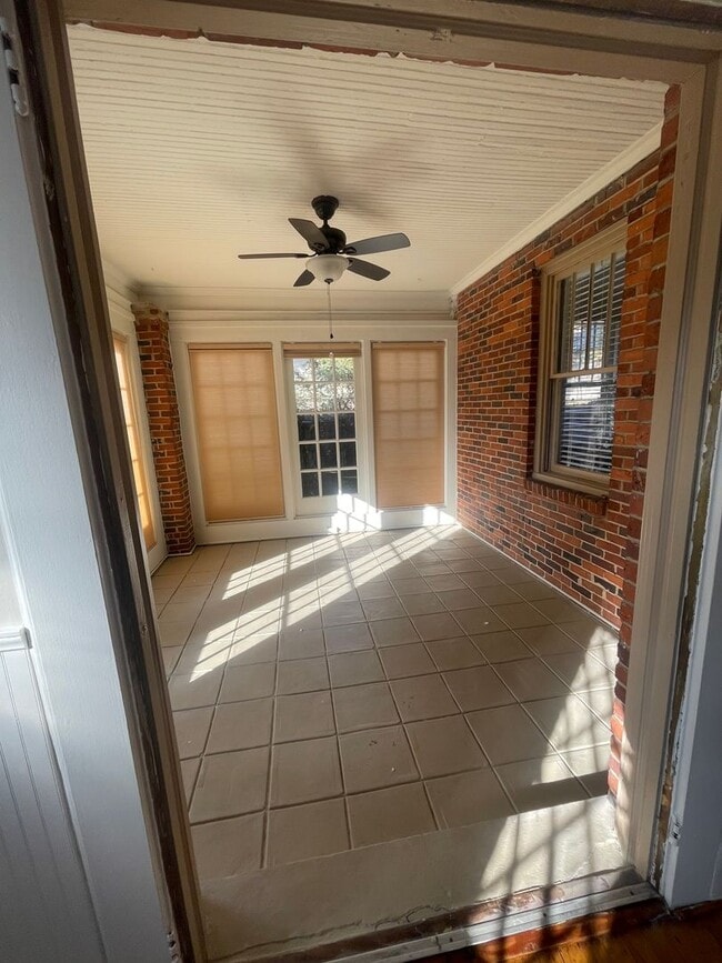 Building Photo - Brick 3 Bedroom Bungalow Available Now!