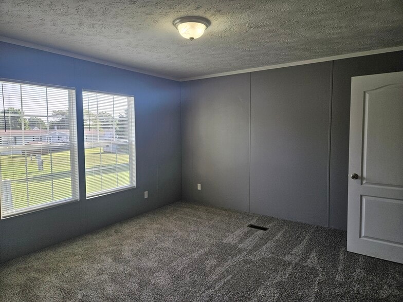 Building Photo - 39 Lynnwood Cir