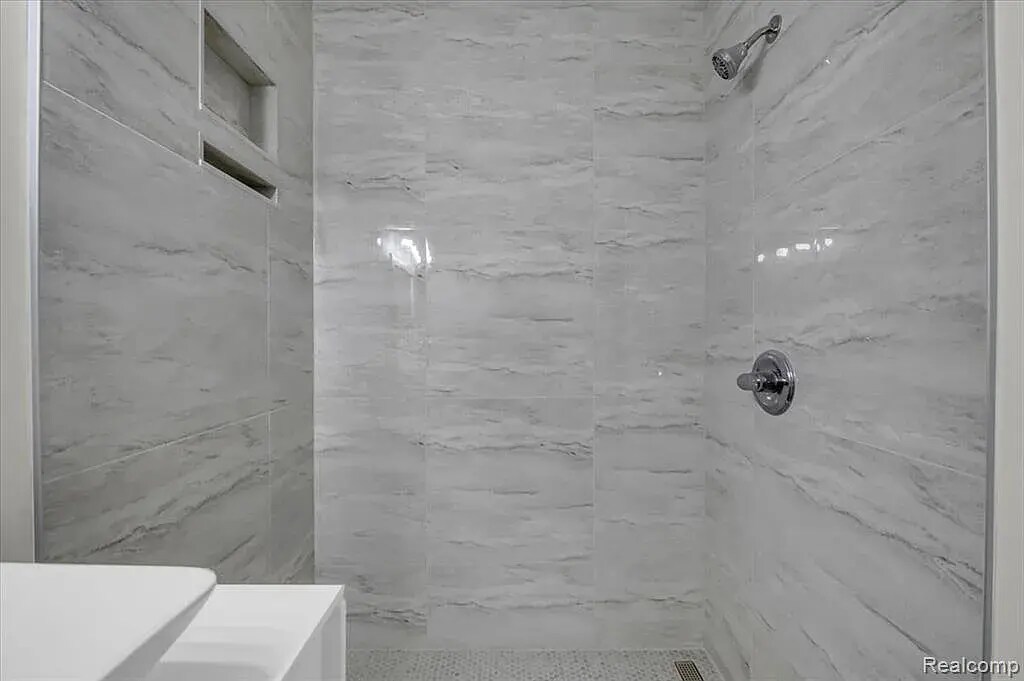 Building Photo - 1502 Virginia Park St