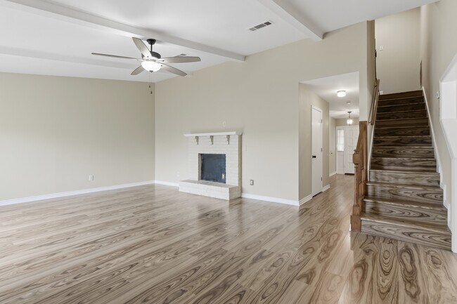 Building Photo - 445 Longmeadow Dr