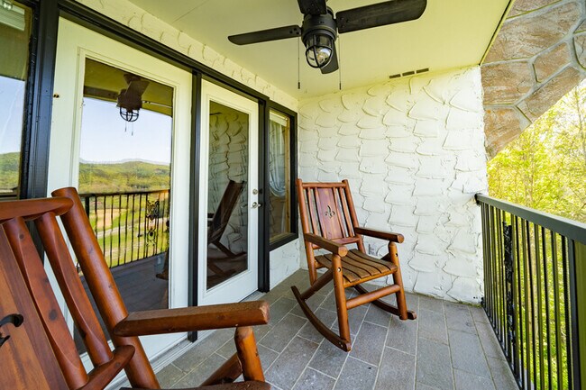 Building Photo - 4249 Dollys Dr