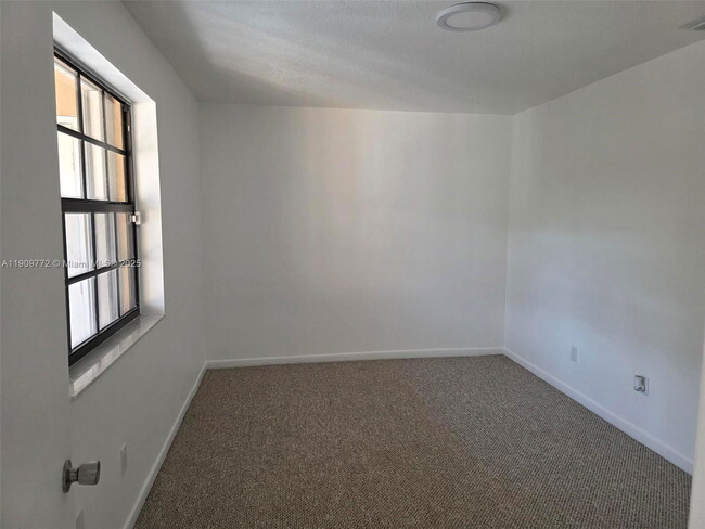 Building Photo - 1500 Jefferson Dr