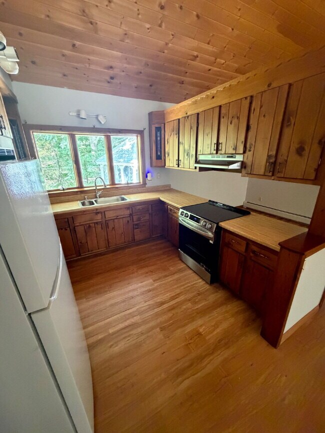 Building Photo - 2-Bedroom, 2-Bath Single-Family Home with Oversized Garage – Hudson, NH