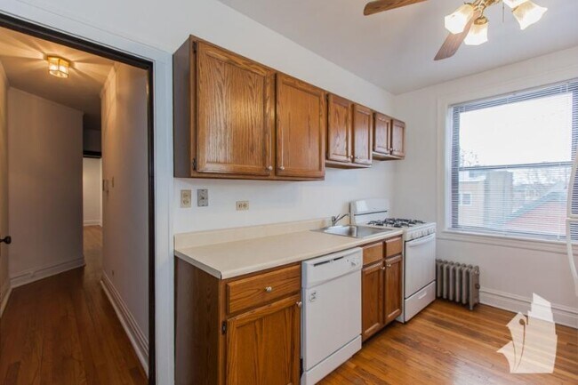 Building Photo - 1 bedroom in Chicago IL 60613