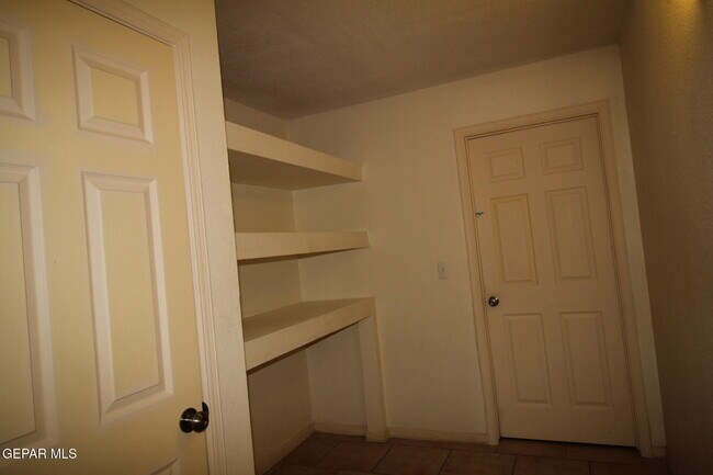 Building Photo - 456 Passmore Rd