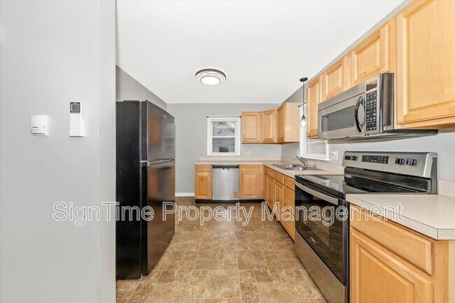 Building Photo - 11025 Rosewood Dr